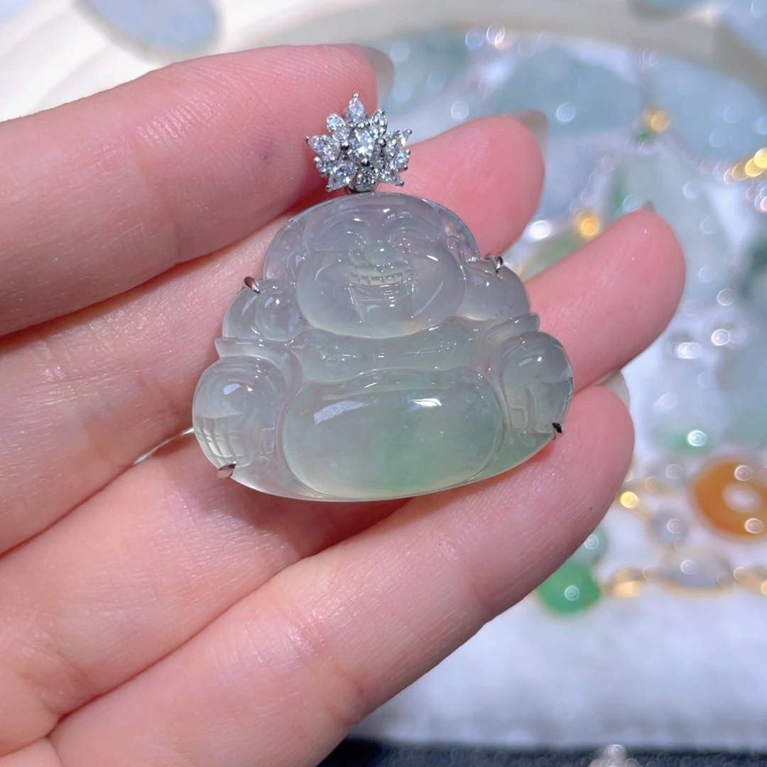 翡翠18K金镶嵌颈饰高****?翡翠