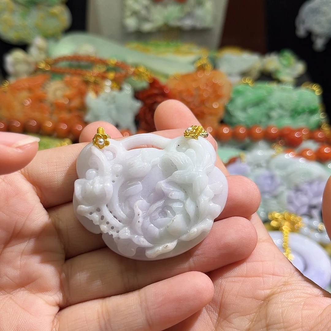 翡翠未镶嵌颈饰待编织