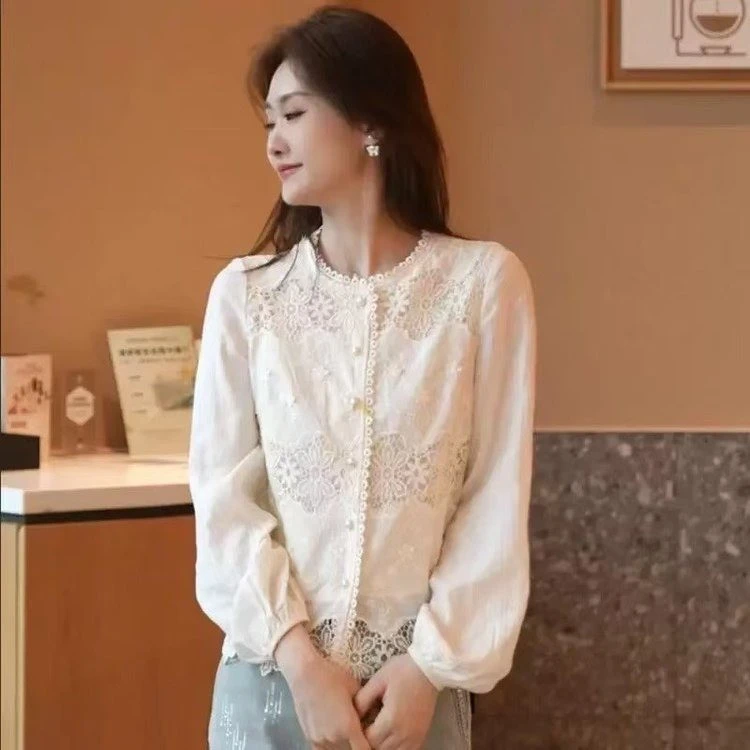 2025洋气新款镂空时尚蕾丝可外穿白色长袖小衫上衣百搭气质女款