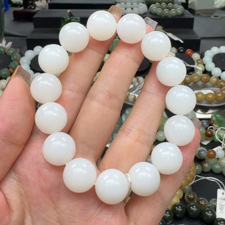 粑***渝和田玉未镶嵌手链