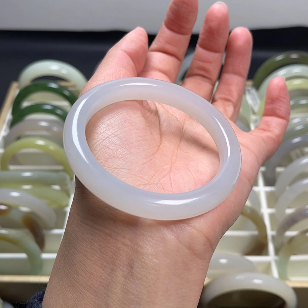 和田玉未镶嵌手镯56.8圈