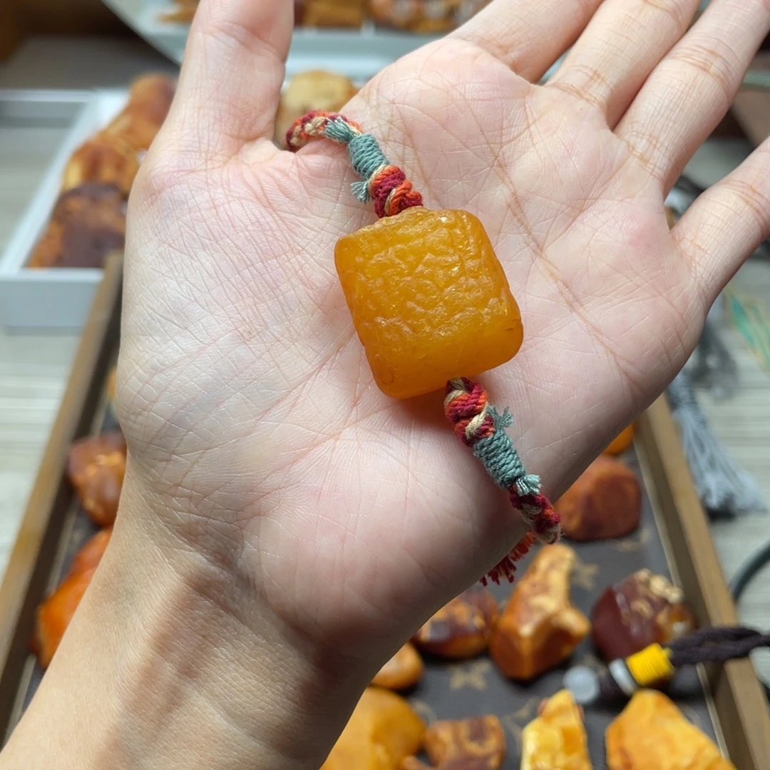 琥珀未镶嵌珠宝奇石
