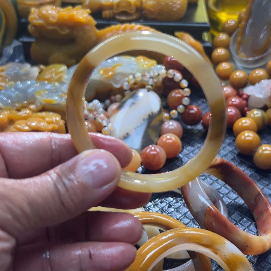 石英质玉未镶嵌颈饰