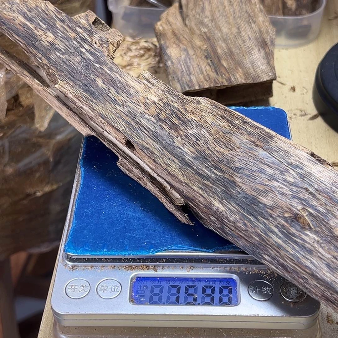 香料绿奇楠红骨凹身虫漏75克