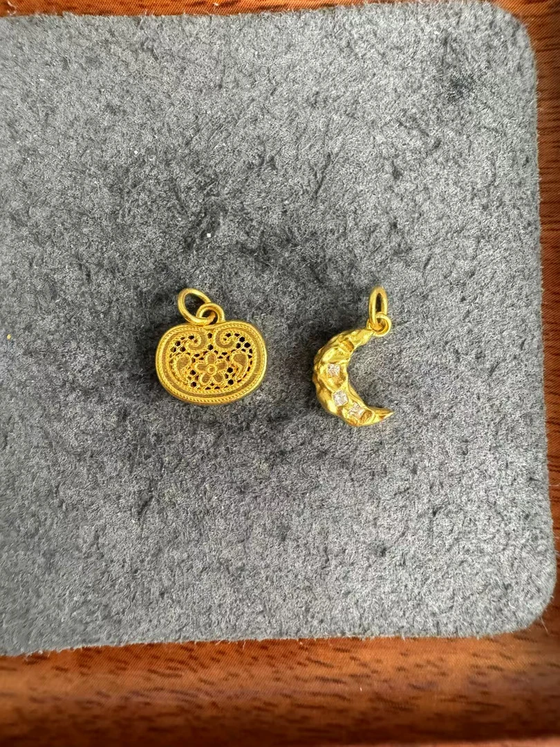 足金999 古法工艺月亮有钱花吊坠