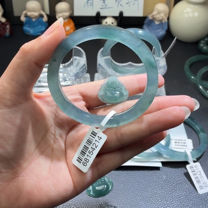 唐***8翡翠未镶嵌手镯冰蓝