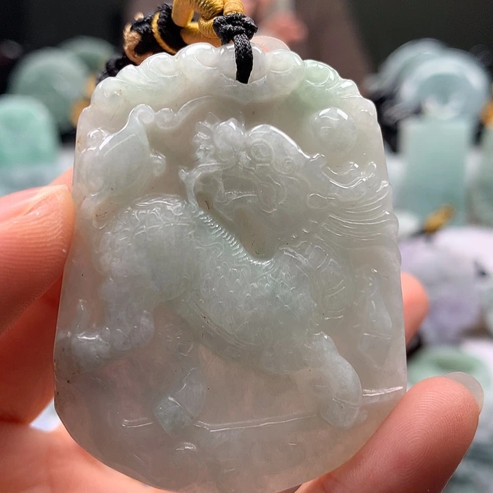 翡翠未镶嵌颈饰麒麟福利