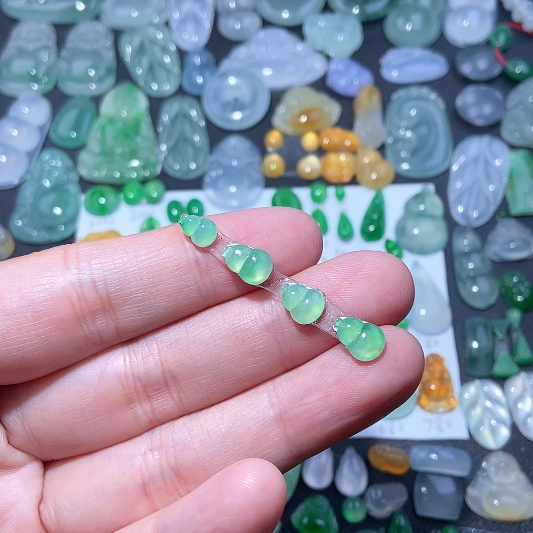 翡翠颈饰未镶嵌甜绿葫芦