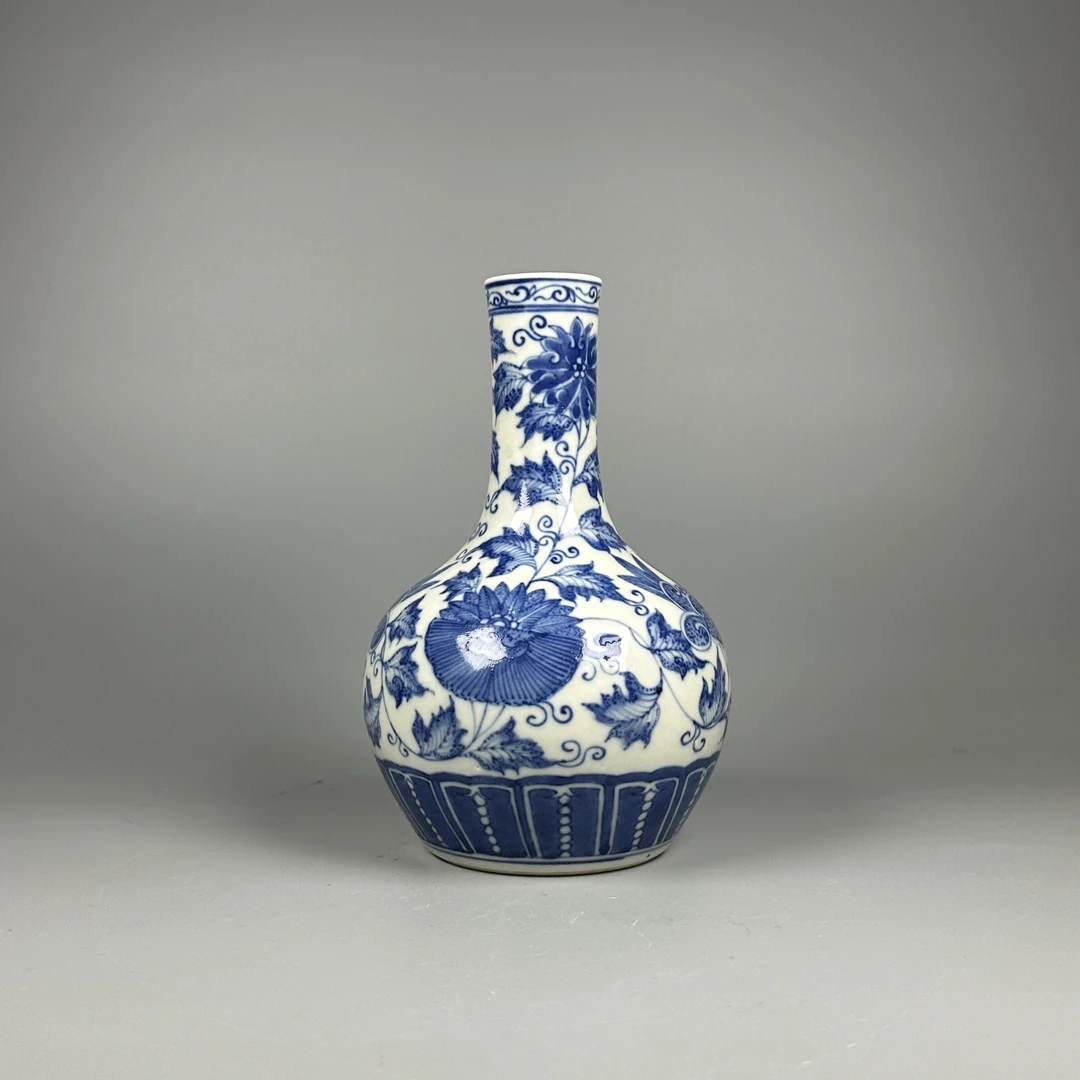 ［022011011］清代 青花缠枝莲纹赏瓶