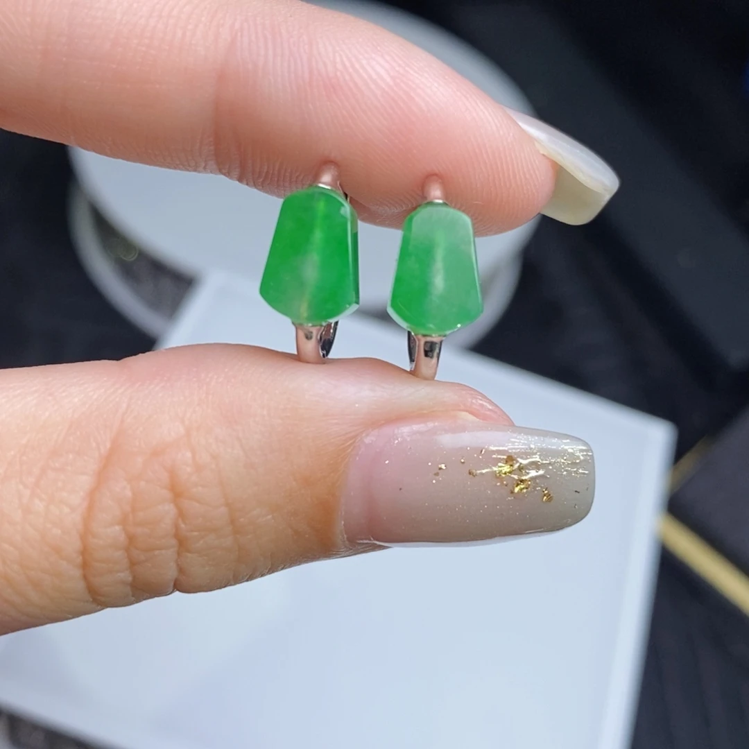 翡翠18K金镶嵌耳饰小桶珠