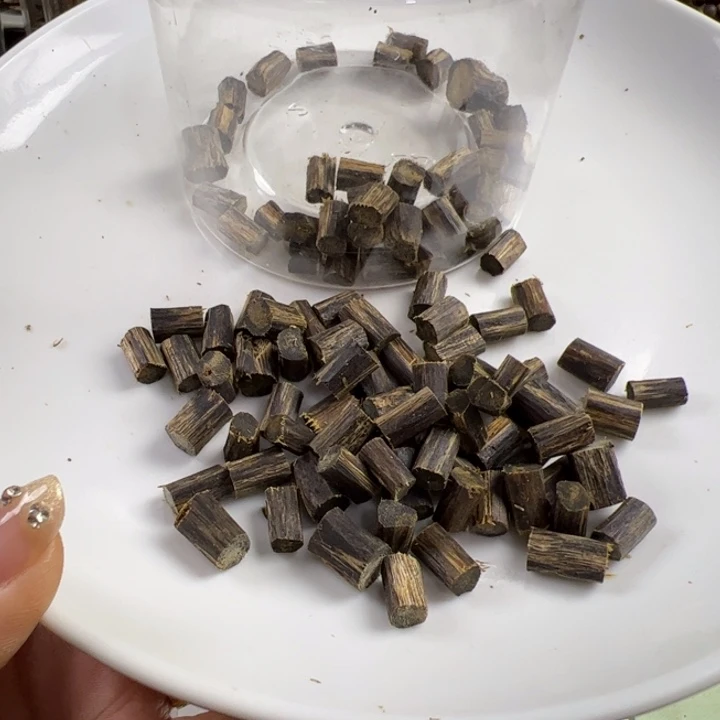 百***台沉香碎屑沉香棋楠红骨凹身32克