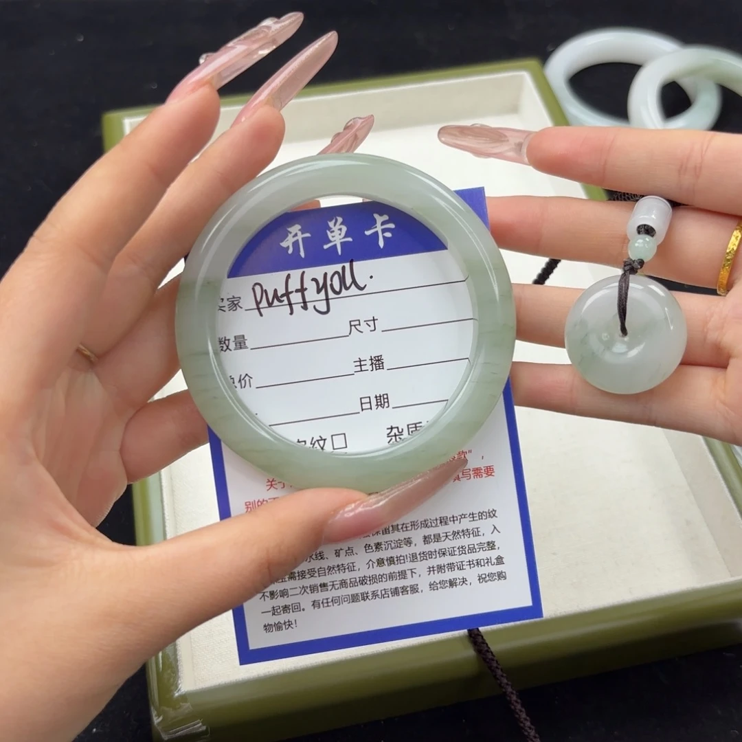 石英质玉手镯未镶嵌