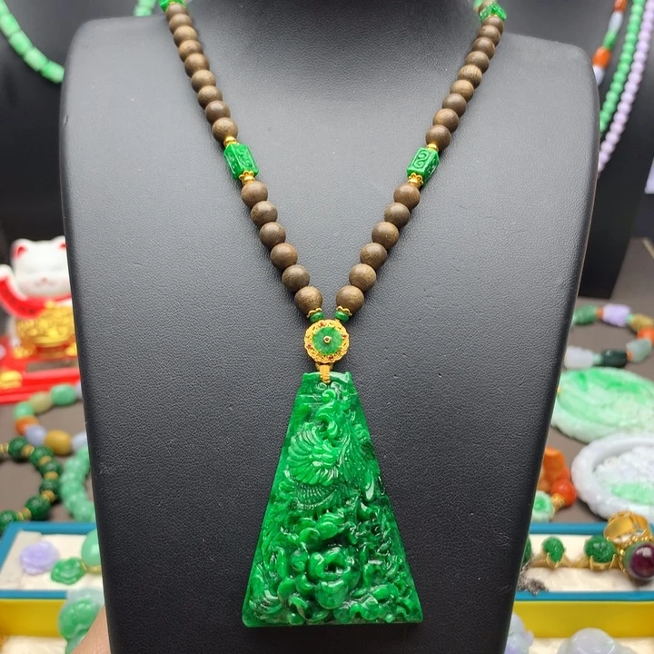 翡翠未镶嵌颈饰翡翠凤凰