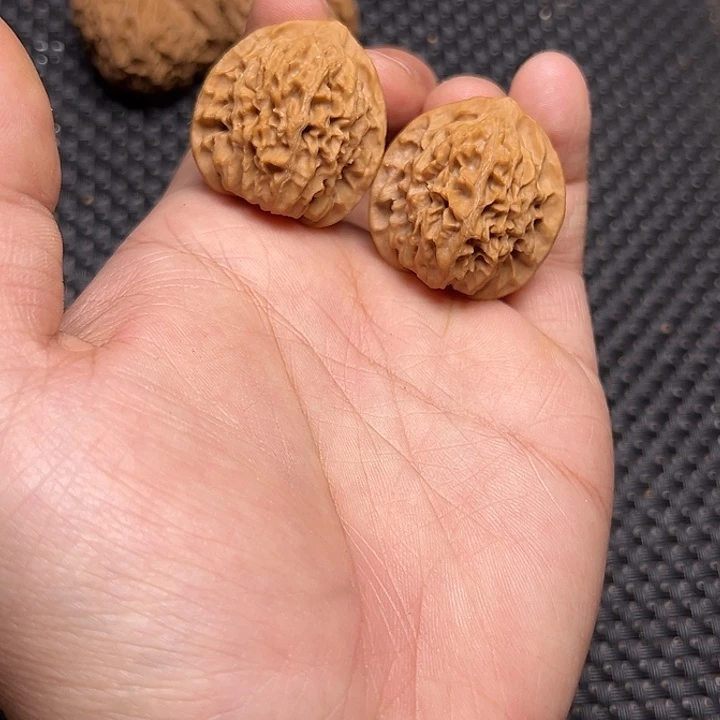 文玩核桃吊坠贵妃帽