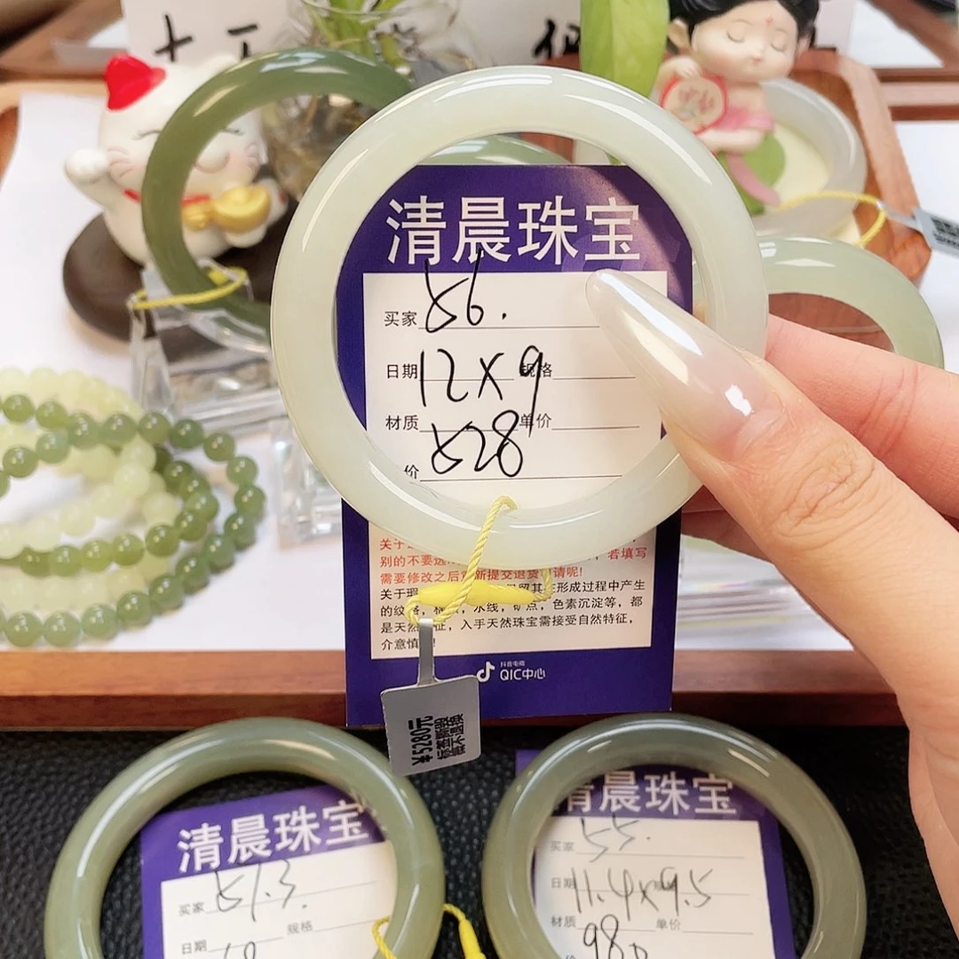 和田玉未镶嵌手镯