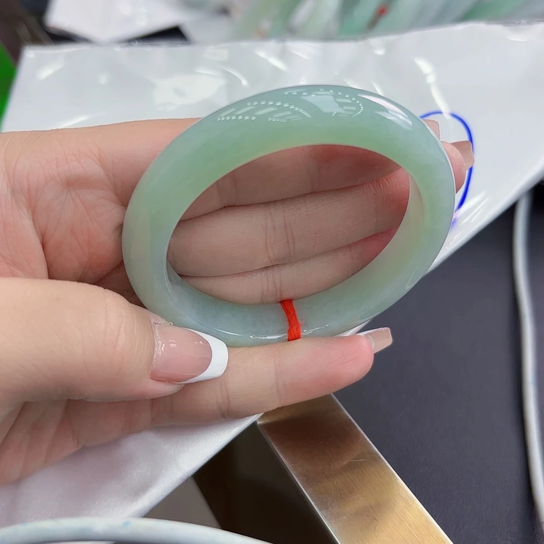 翡翠手镯未镶嵌手镯