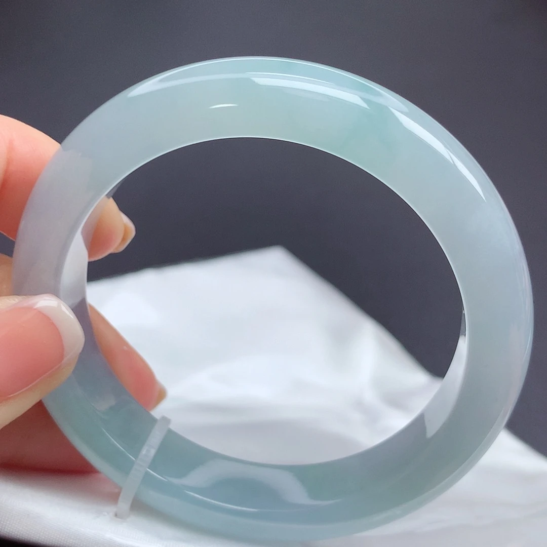 翡翠手镯未镶嵌11n n n n n n n n