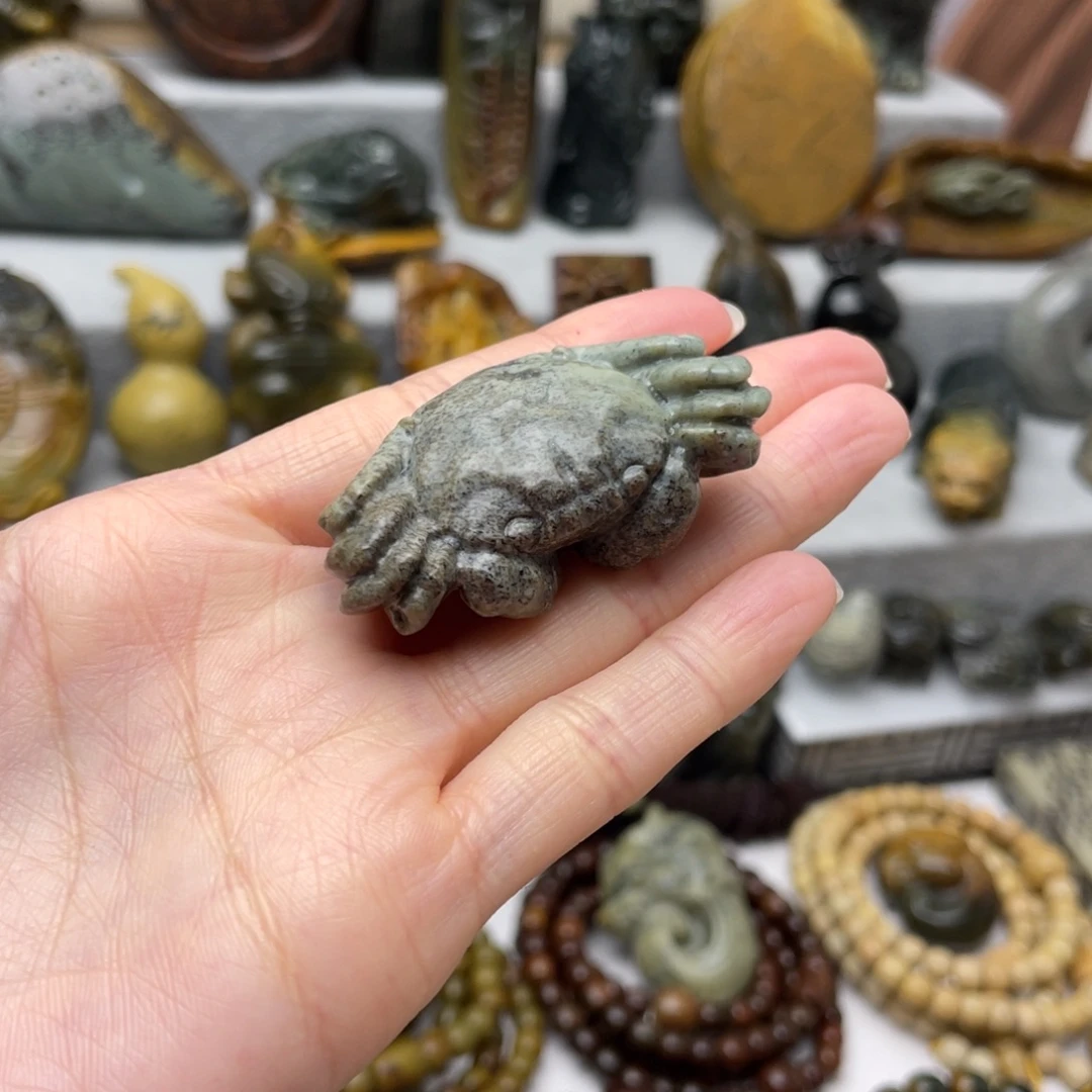 透闪石质玉未镶嵌把件