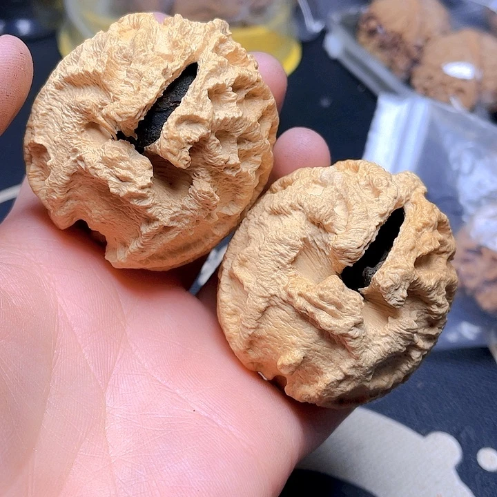 文玩核桃吊坠乾坤鬼脸