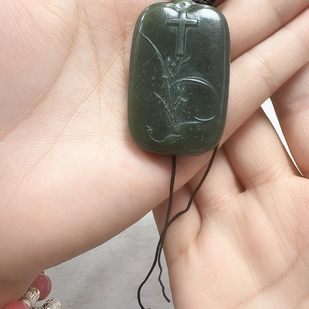 和田玉颈饰未镶嵌清货有瑕疵不退换