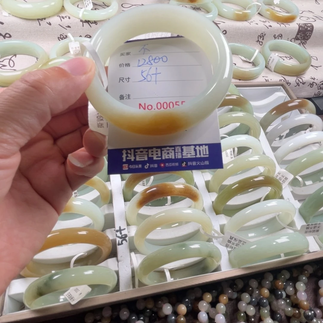 不***哦和田玉手镯未镶嵌