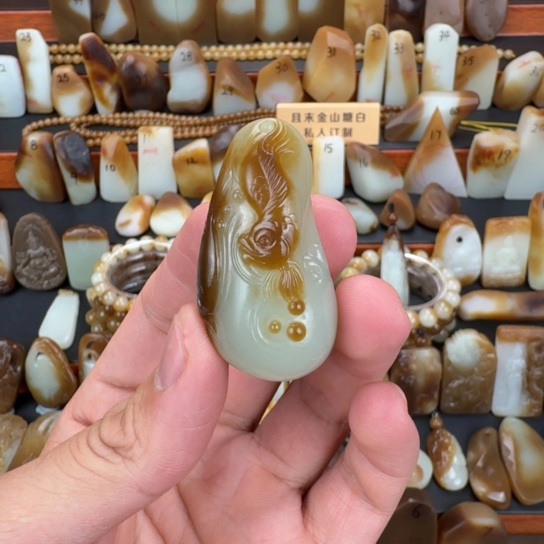 中***版和田玉（糖玉）未镶嵌颈饰