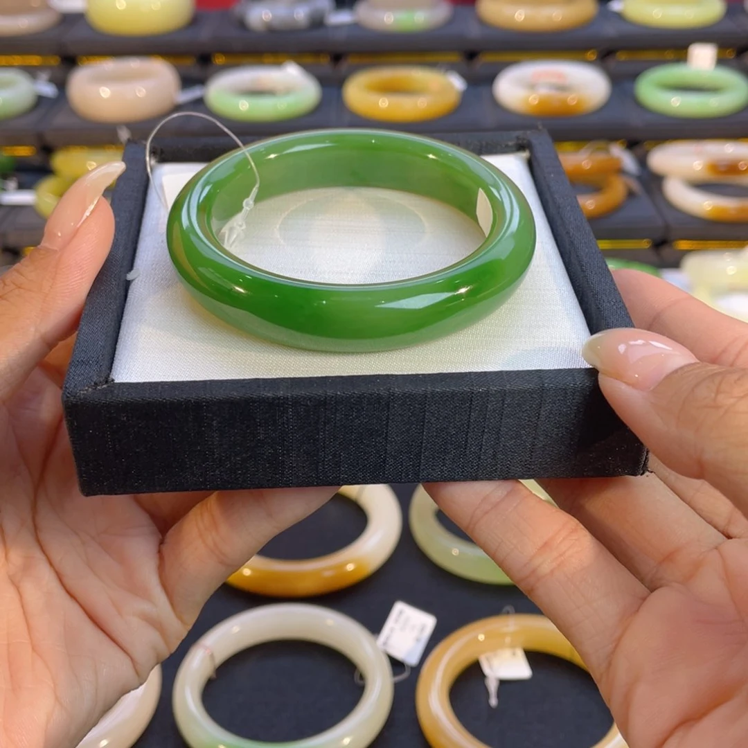 和田玉手镯未镶嵌清**风