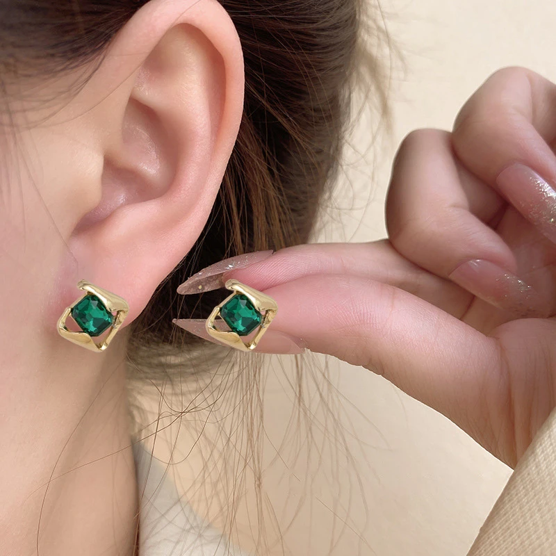 铜合金轻奢风时尚新款耳钉树脂耳饰BD0142