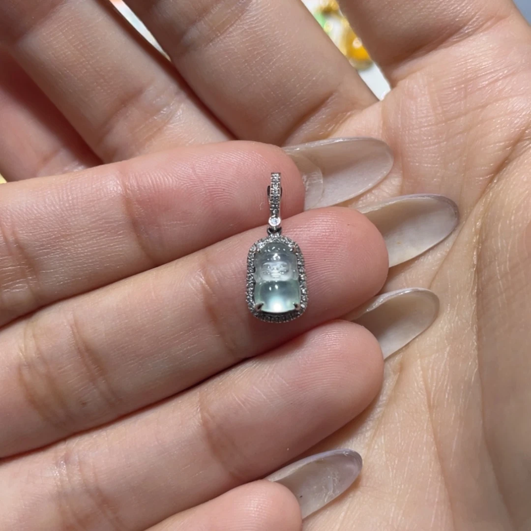 【闪购商品】颈饰18K金镶嵌翡翠