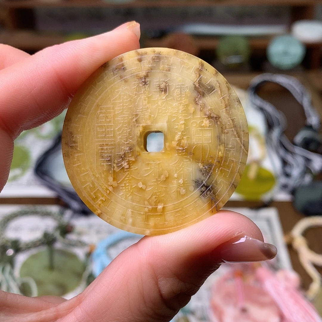 蛇纹石玉未镶嵌吊坠