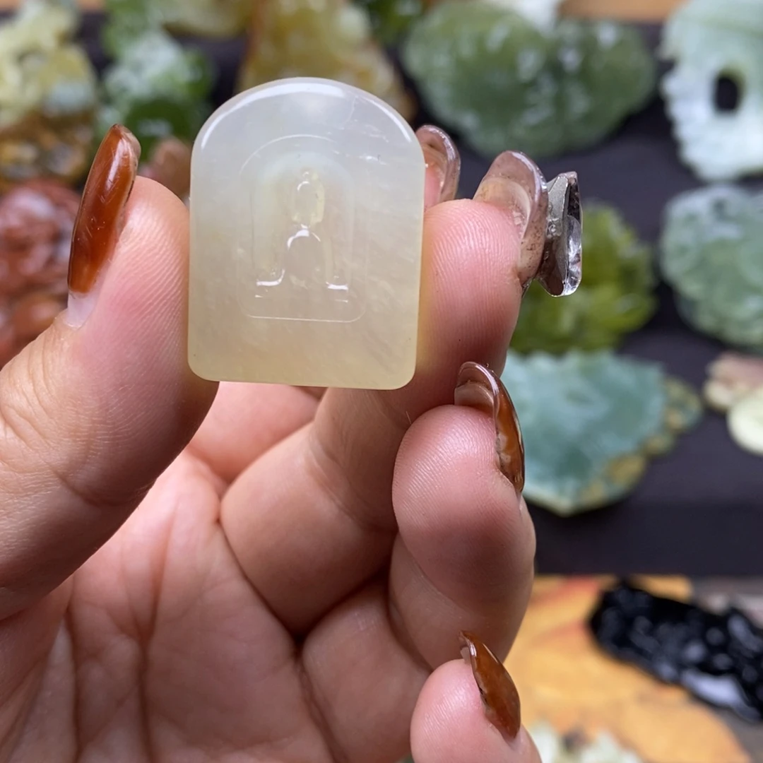 蛇纹石玉颈饰未镶嵌