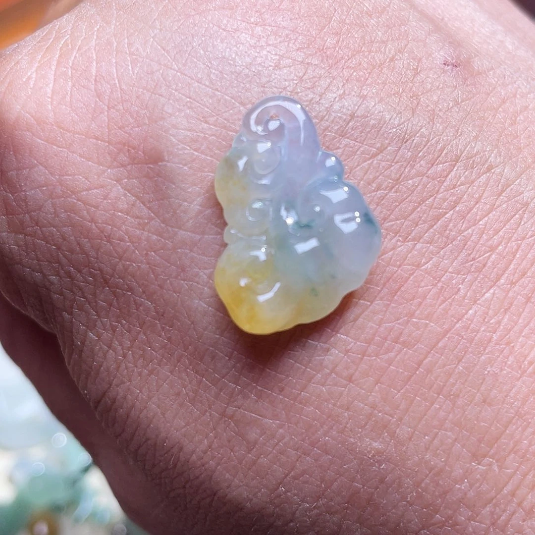 颈饰未镶嵌翡翠随型如意