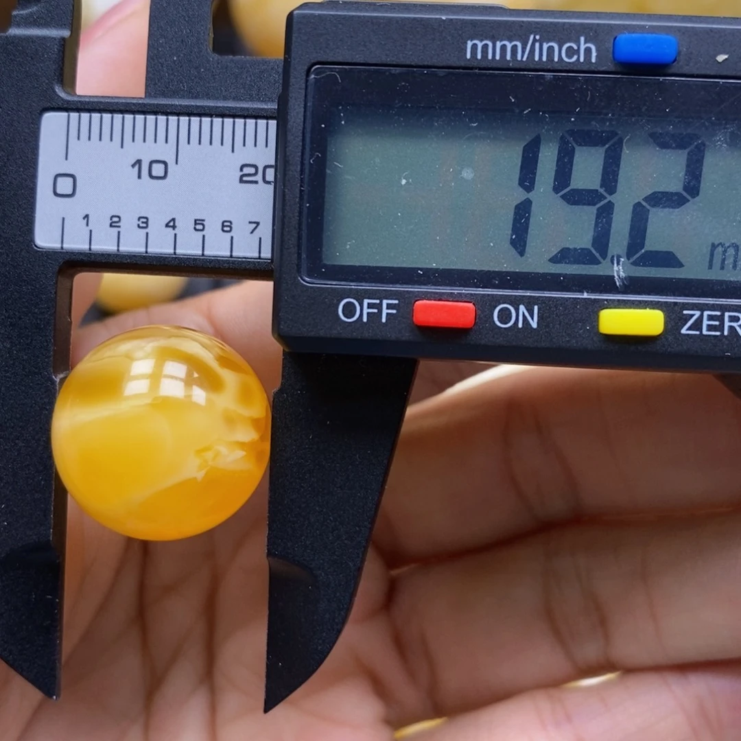 蜜蜡未镶嵌珠宝奇石