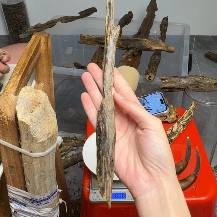 沉香沉香碎屑天然虫漏树心油24克