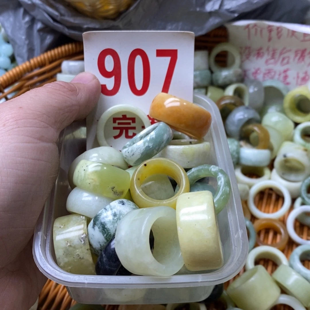 蛇纹石玉挂坠未镶嵌