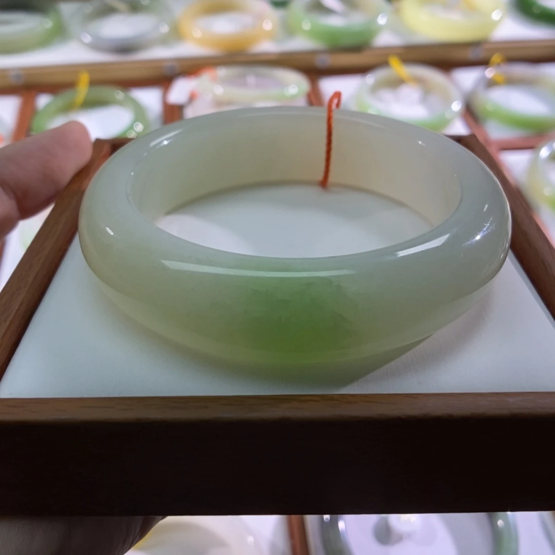 【闪购商品】未镶嵌手镯和田玉（翠青玉）