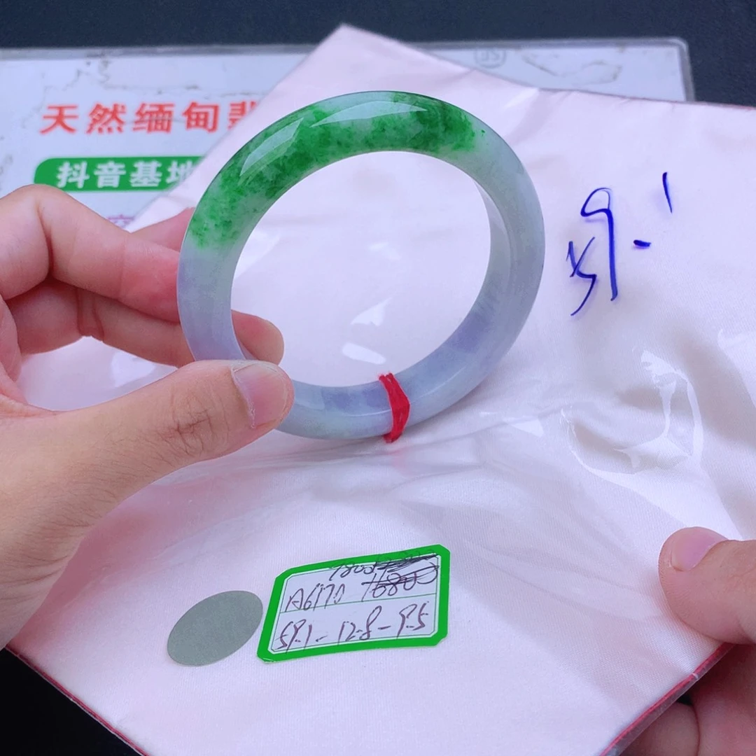 翡翠手镯未镶嵌翡翠