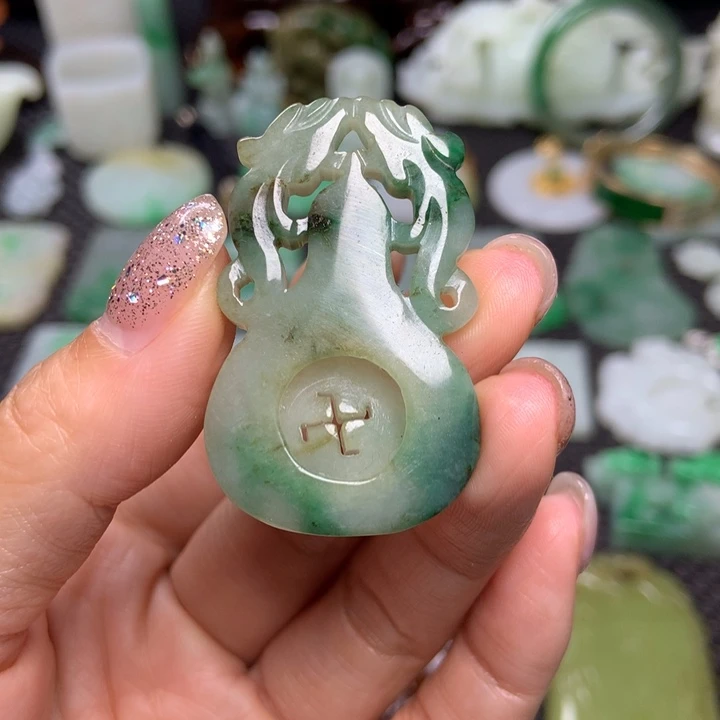 翡翠未镶嵌挂件清