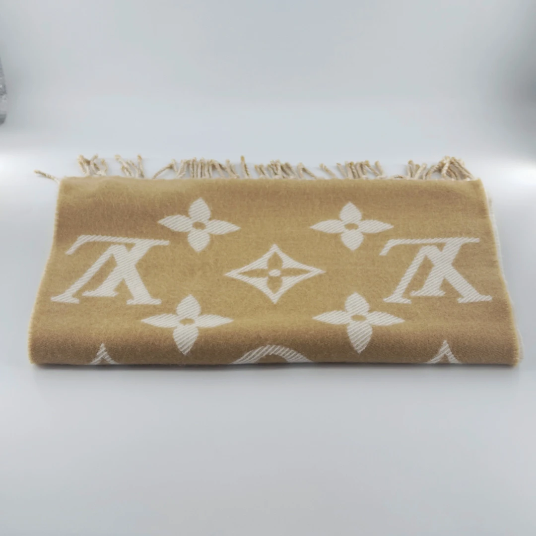 未使用 LouisVuitton/路易威登 002469 羊毛绒线围巾 奶茶色 带盒