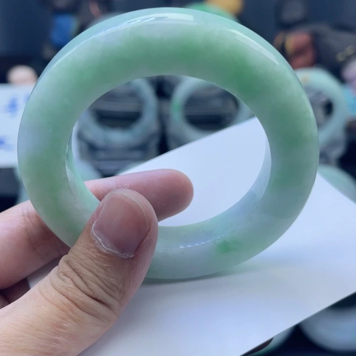 定制翡翠未镶嵌手镯