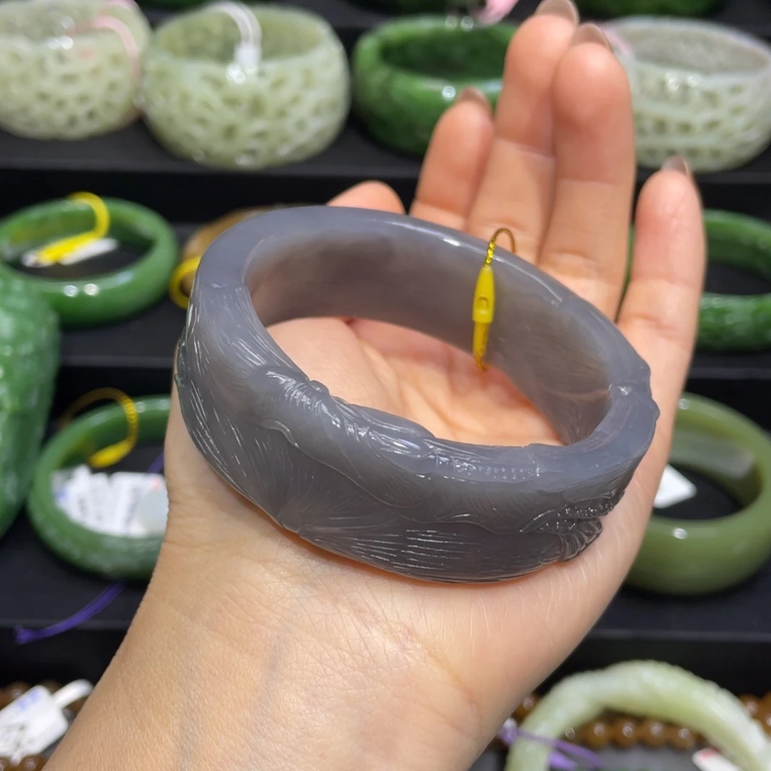 和田玉手镯56圈口 编号67未镶嵌