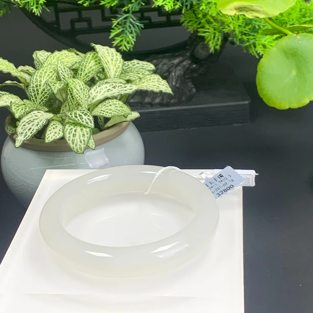 D3549珠宝玉石精选和田玉手镯