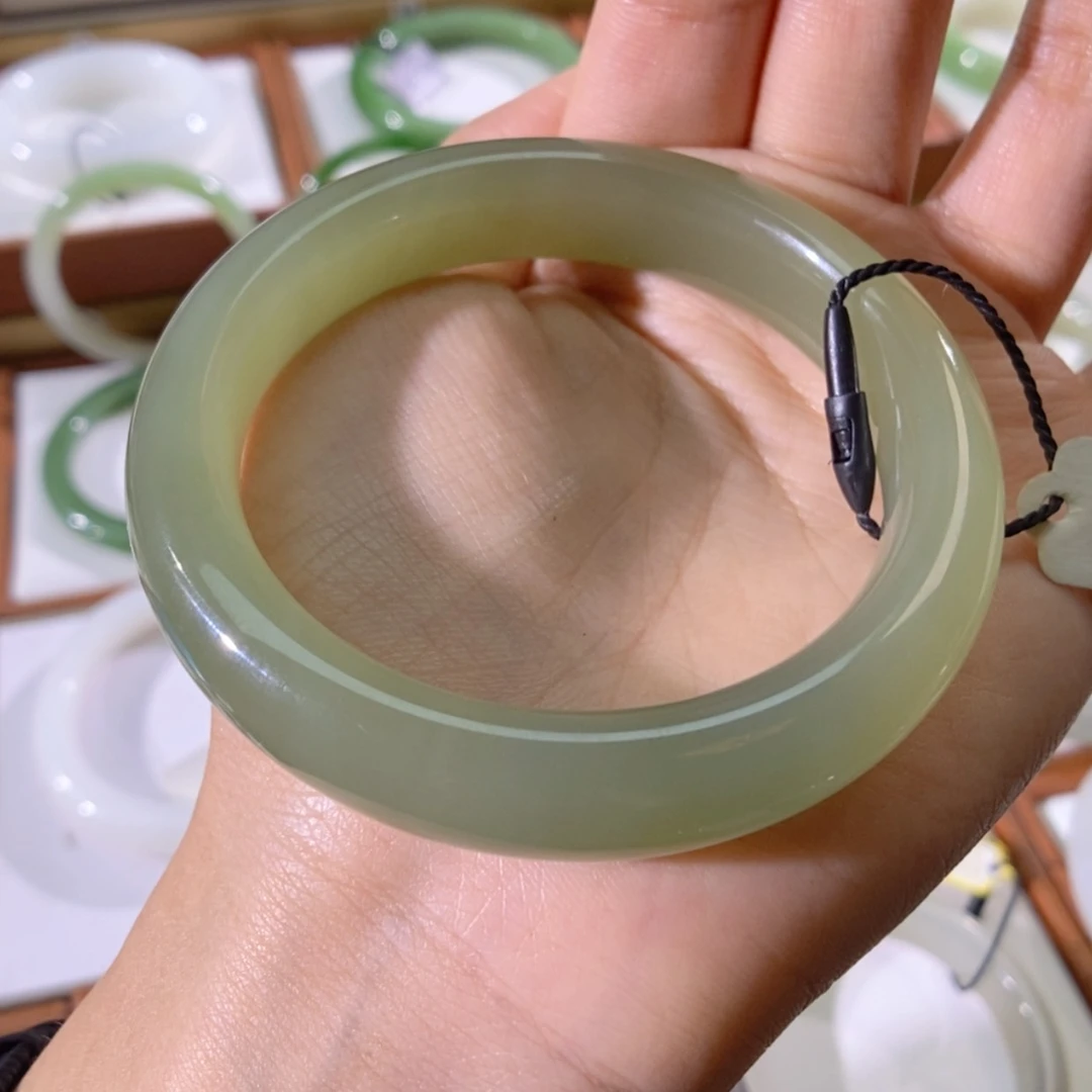 【闪购商品】未镶嵌手镯和田玉