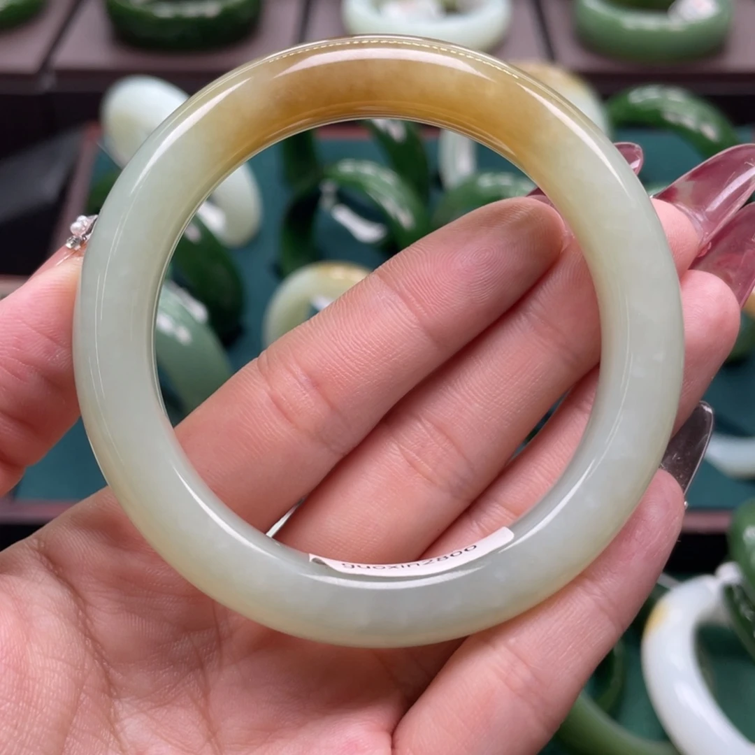 和田玉未镶嵌手镯2800