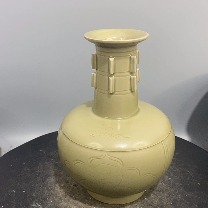 越窑盘口瓶造型美观