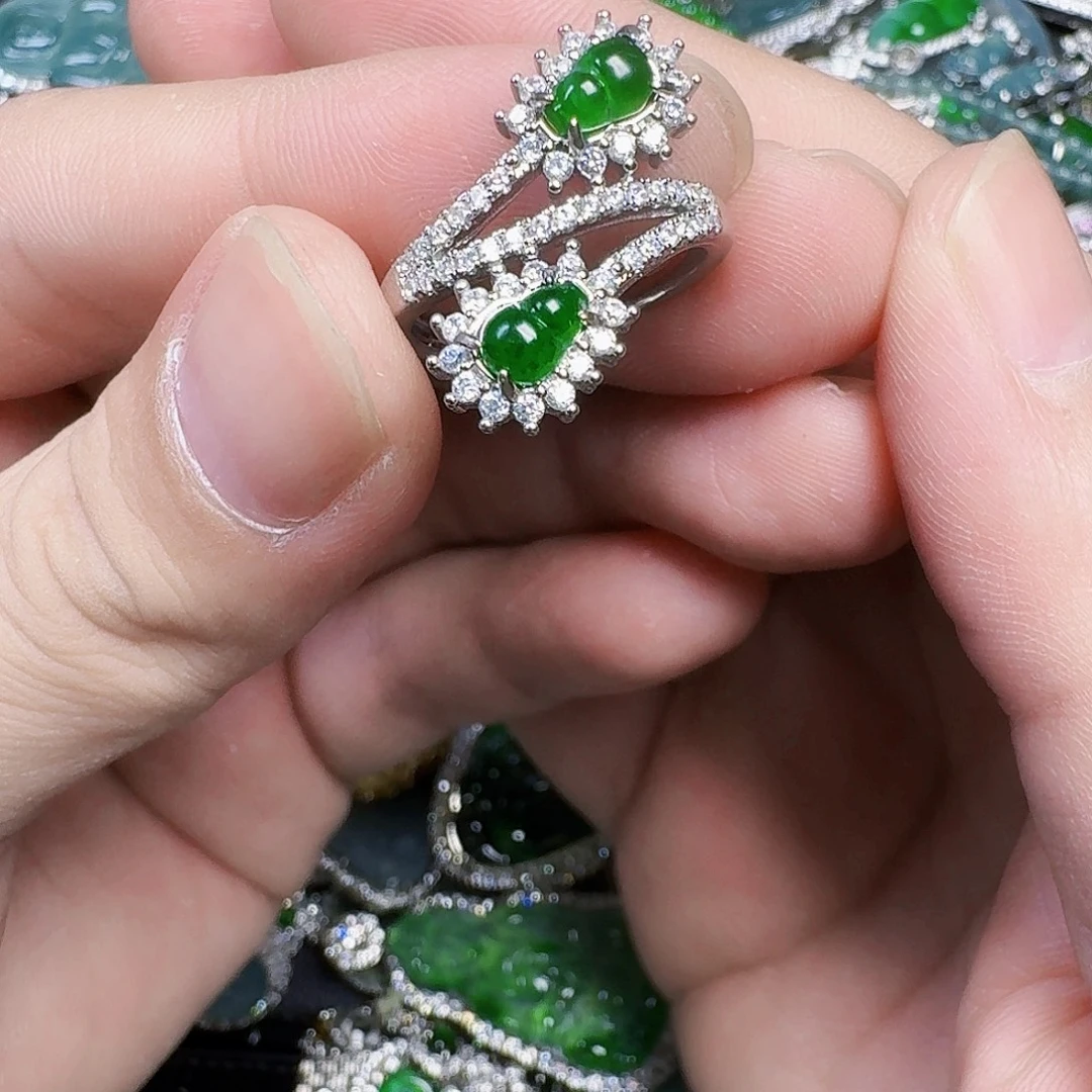 翡翠未镶嵌颈饰天然A货翡翠放漏