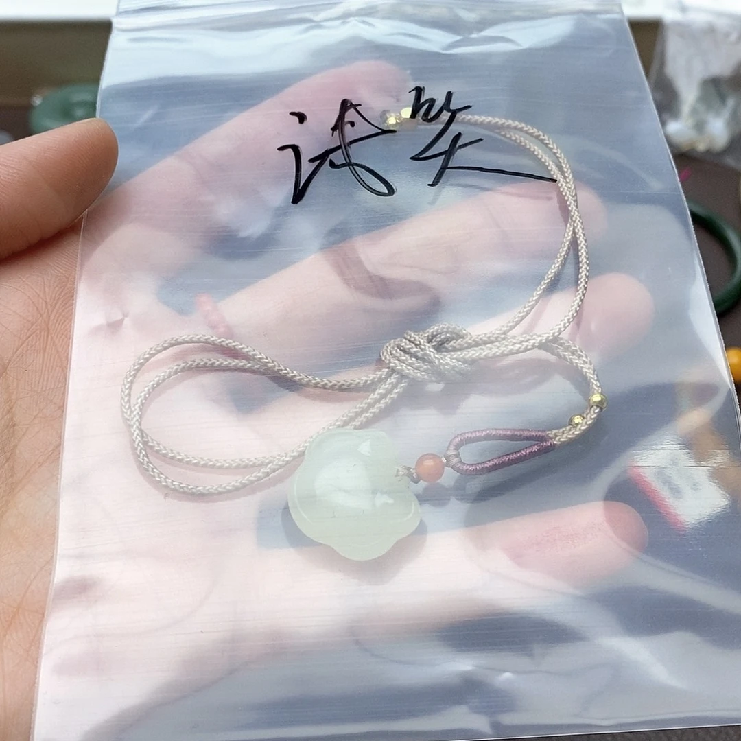 和田玉手镯未镶嵌浅*?