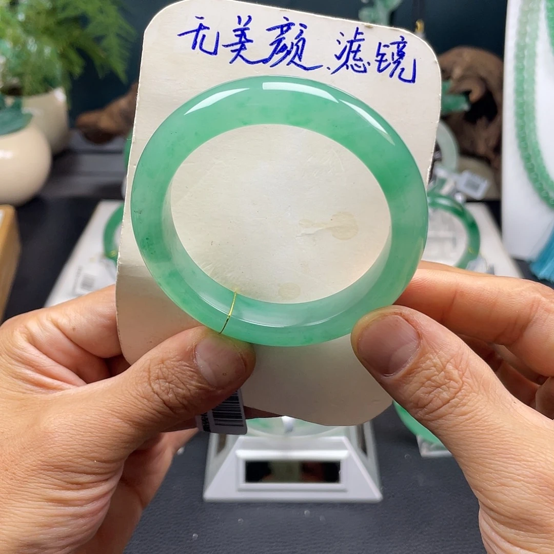 未镶嵌手镯石英质玉