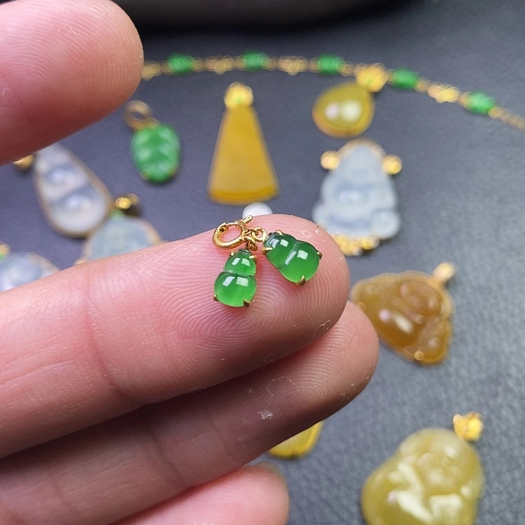 颈饰18K金镶嵌翡翠