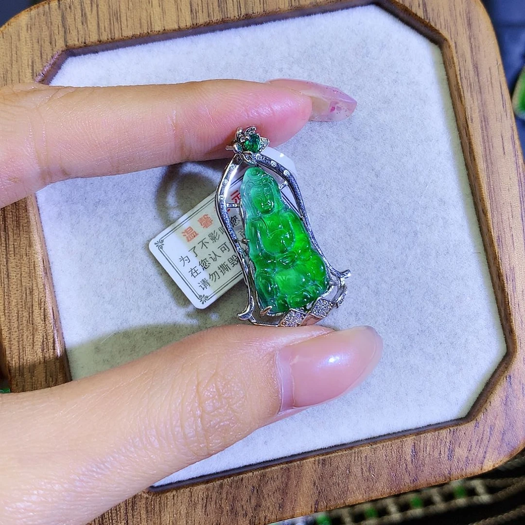 翡翠颈饰银S925镶嵌天然翡翠观音